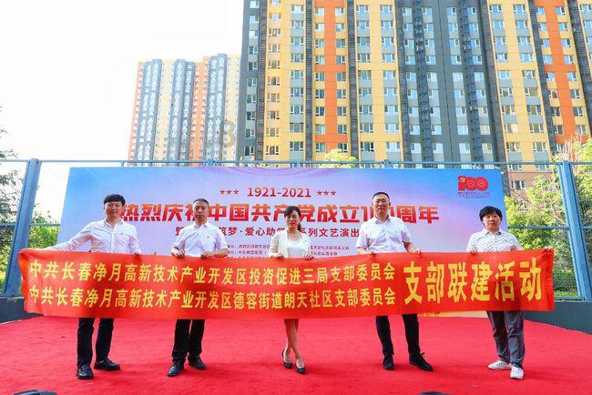 孙颖莎和王楚钦恋爱遭质疑?夜间行程引人关注,王楚钦的举动值得商榷